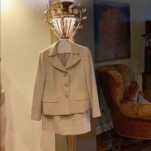 Woman’s Evan-Picone two piece suit size 12.